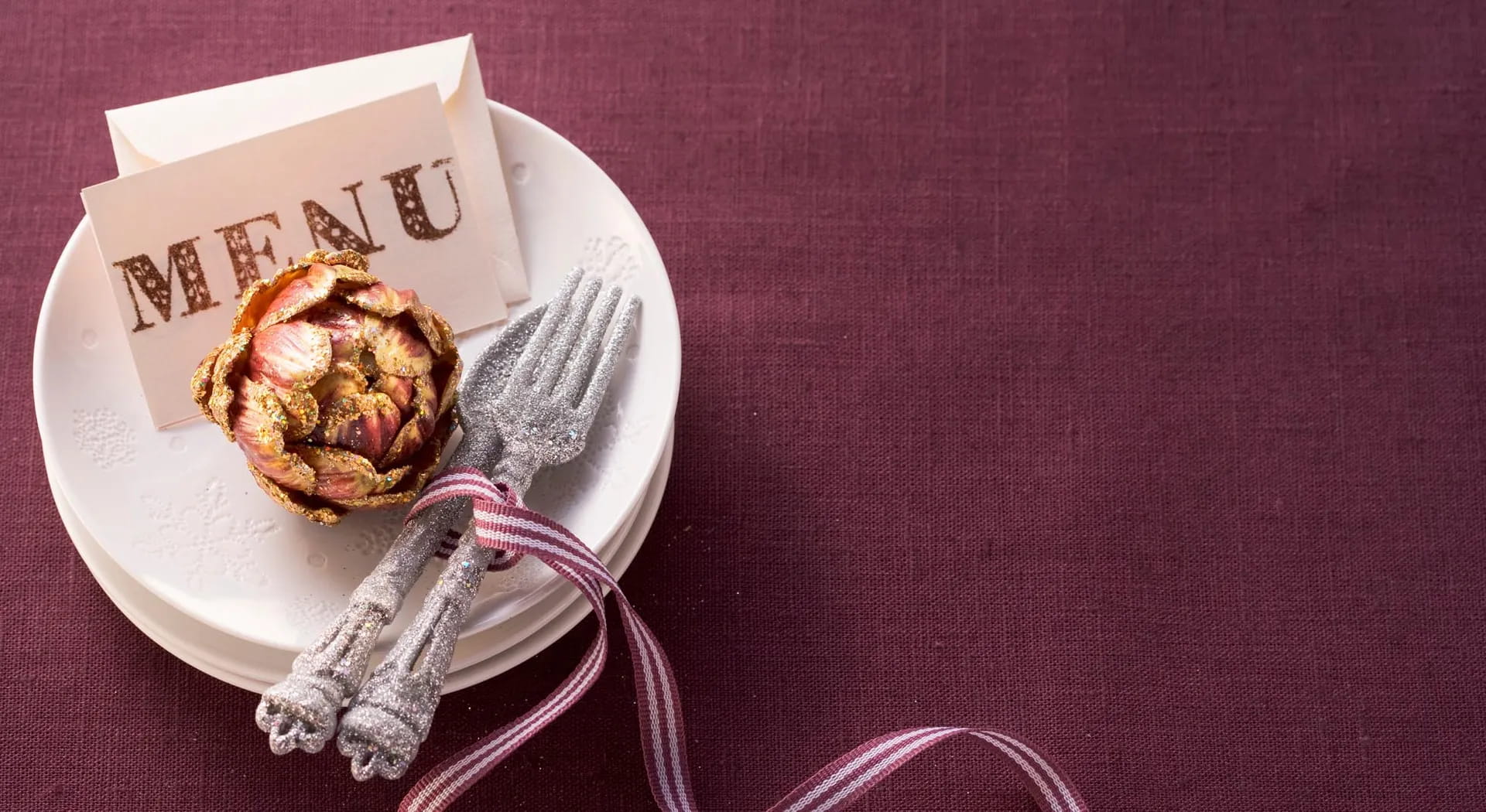 Wie man das Weihnachts- und Neujahrsmenü schreibt: 5 Ideen zum Kopieren