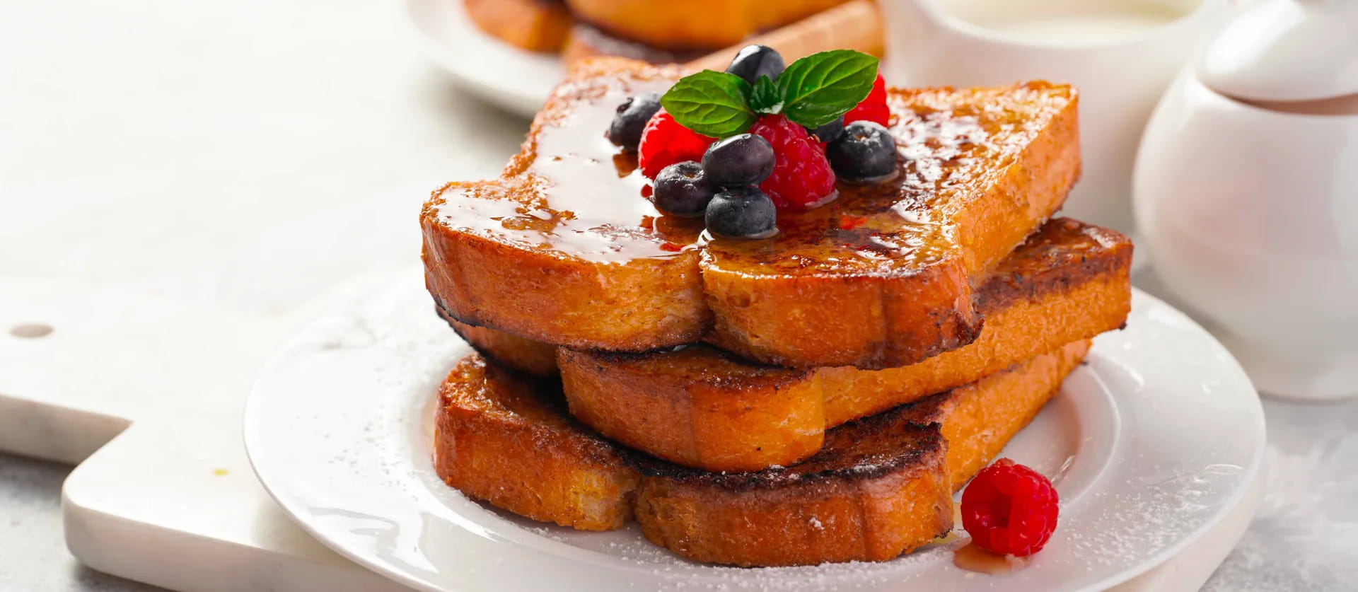 French Toast di Natale alla cannella con frutti di bosco
